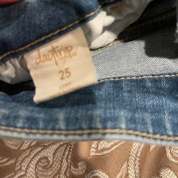 Daytrip Lynx denim shorts women’s size 25 BUCKLE - Picture 5 of 10